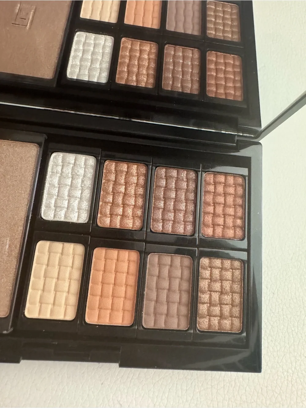 Doucce compact eyeshadow